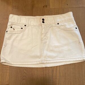 Abercrombie & Fitch White denim 100% Cotton Denim Mini Skirt Size 2